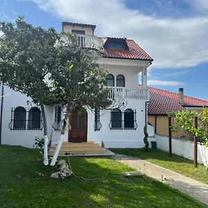 https://vila-taga-guesthouse.albaniahotels.org